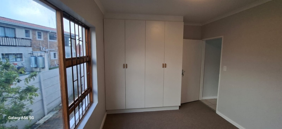 To Let 3 Bedroom Property for Rent in Heuningkloof Western Cape